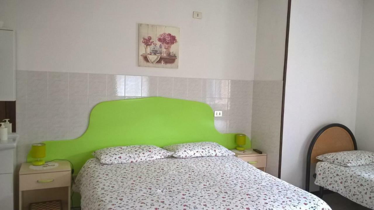 B&B ai Pini Tiarno di Sopra Exterior foto